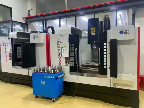Vertical Machining Center Qiaohong 850 Bekas dengan Mitsubishi M80