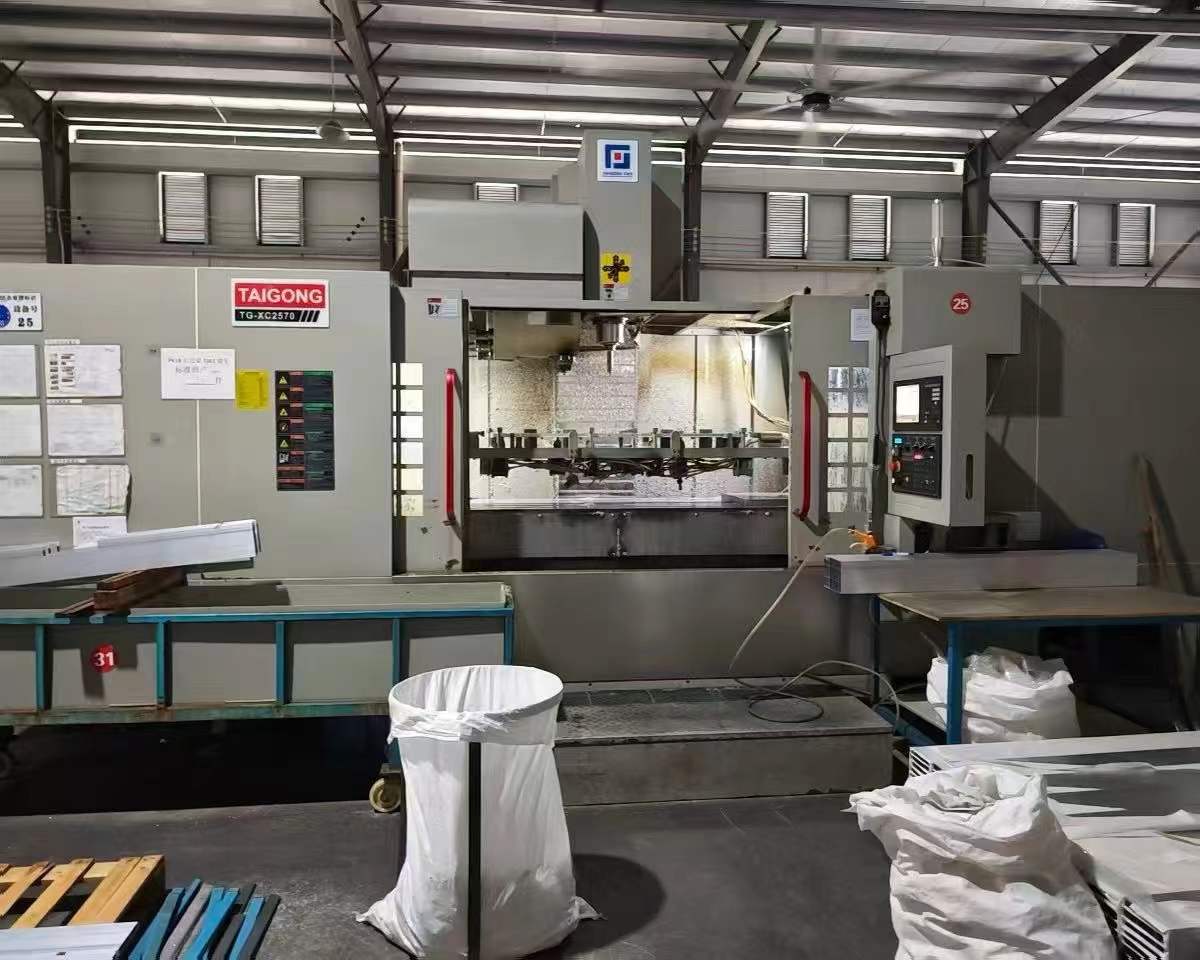 Used Taigong TG-XC 2570 Vertical Machining Center with Mitsubishi M 80 photo 1