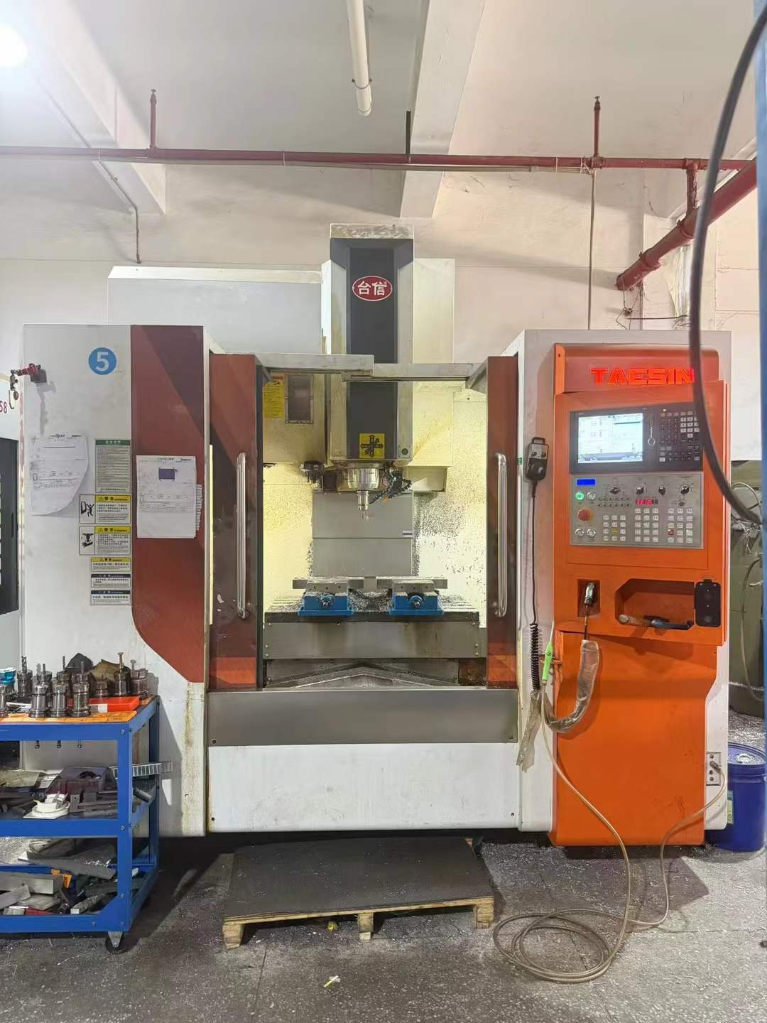 Used Taixin 866 Vertical Machining Center with Mitsubishi M 80 Control photo 1