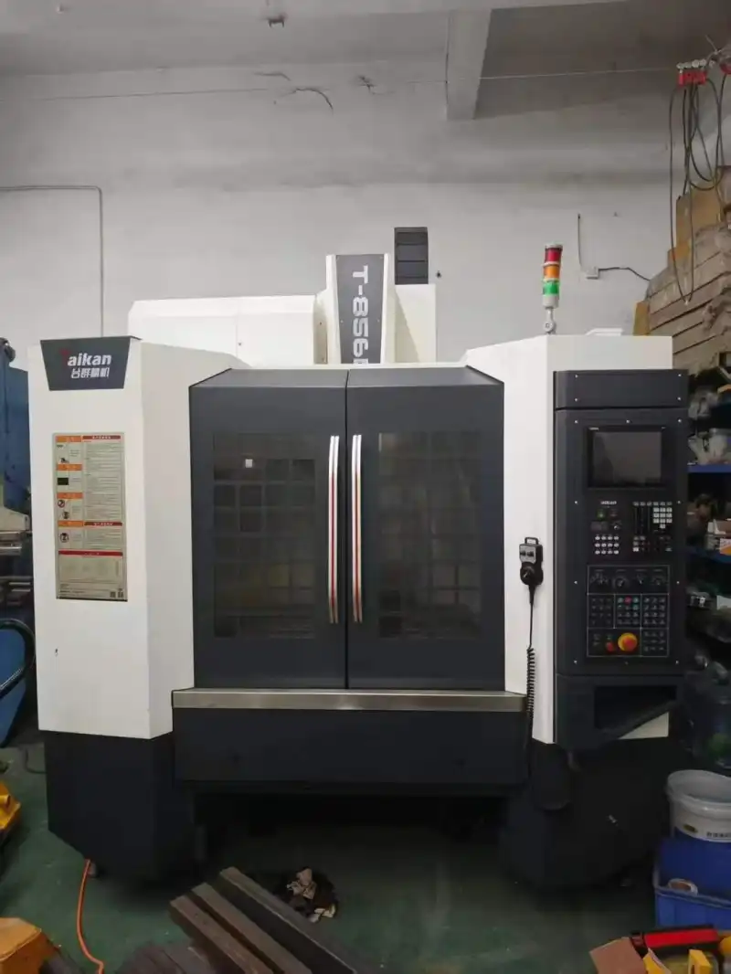 Used Takumi 856 L Vertical Machining Center with Mitsubishi M 80 photo 1
