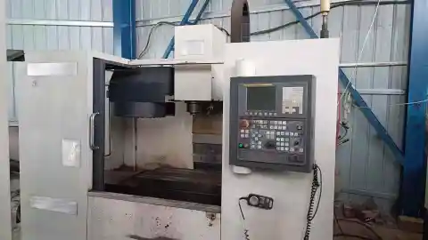 4 Unit Vertical Machining Center Shenyang 850 dengan Sistem FANUC MD, Tiga Rel Linear, dan Magasin Alat Tipe Payung