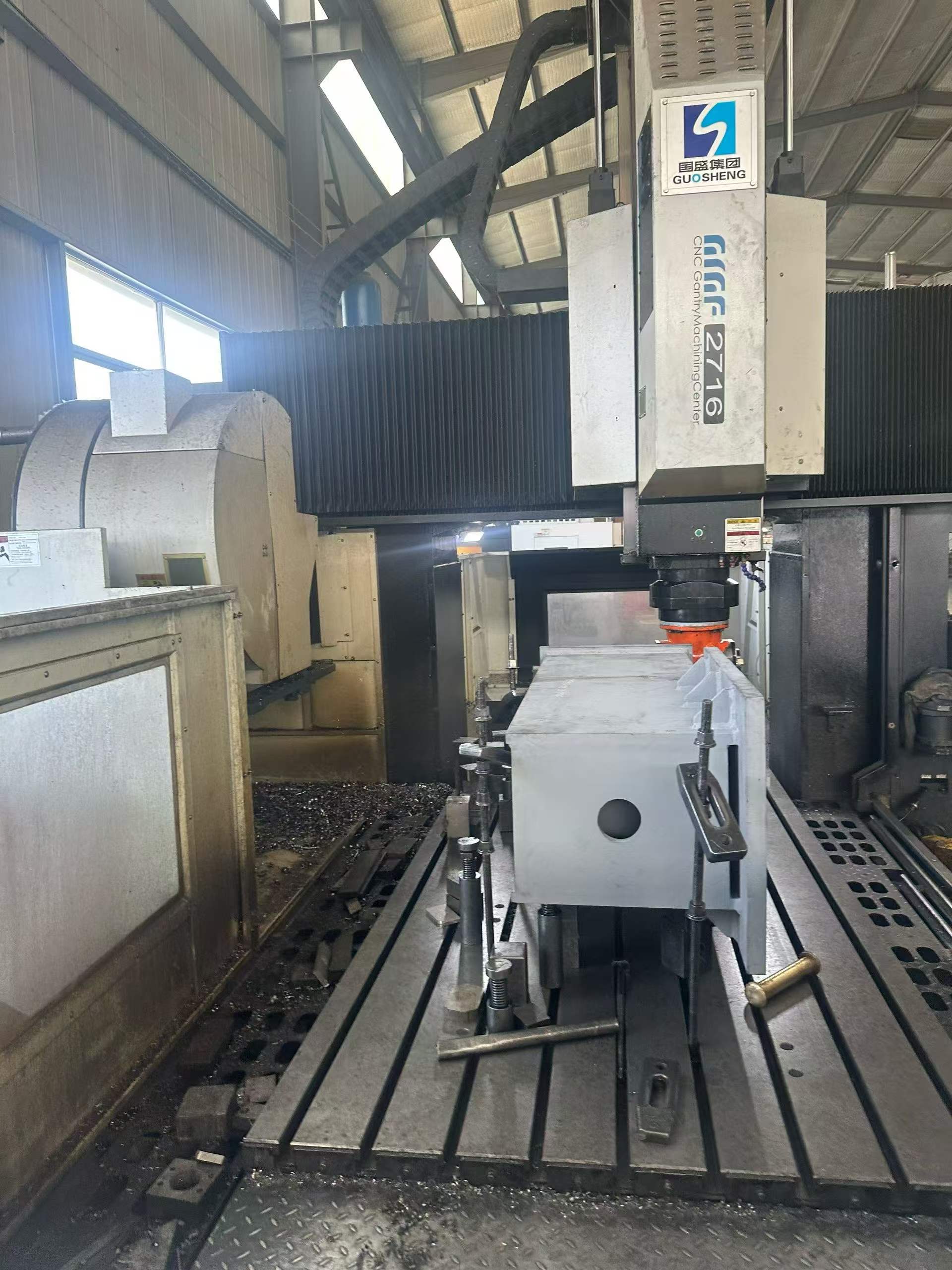 Used Guosheng 2716 Milling Machine with Tool Magazine and Manual Milling Head photo 2