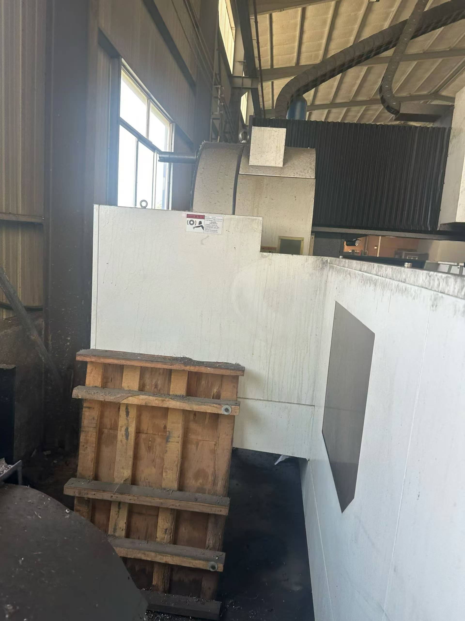 Used Guosheng 2716 Milling Machine with Tool Magazine and Manual Milling Head photo 3