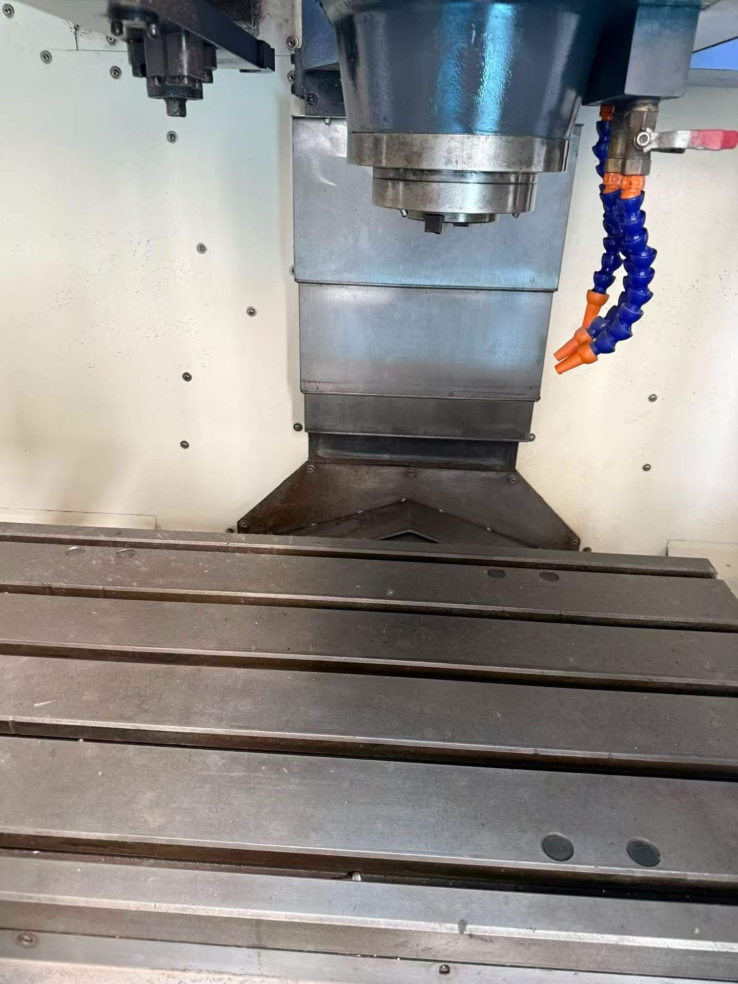 Used Sikeyuan V 8 (850) Vertical Machining Center with Fanuc MF photo 3
