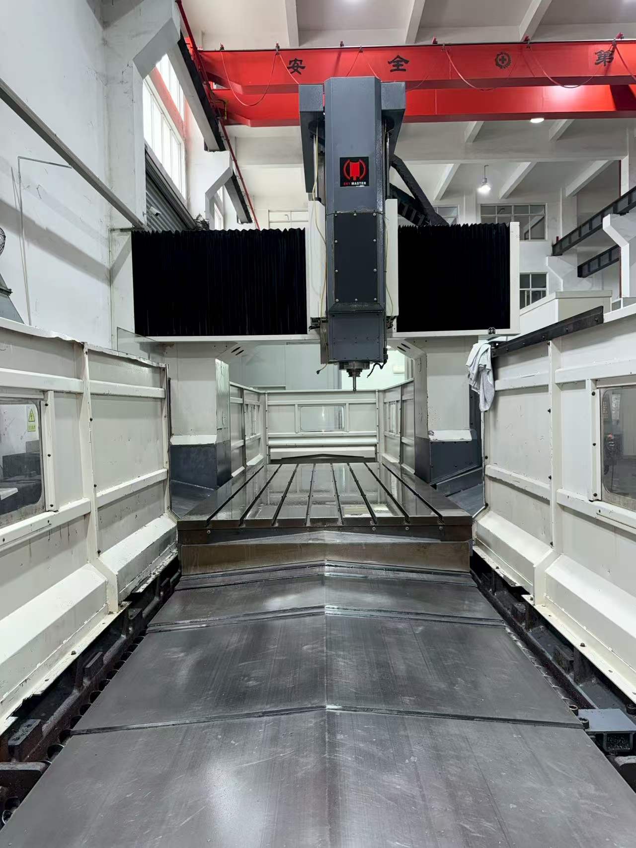 Used Tianrui VM 3018 Gantry Machining Center with Fanuc Control photo 4