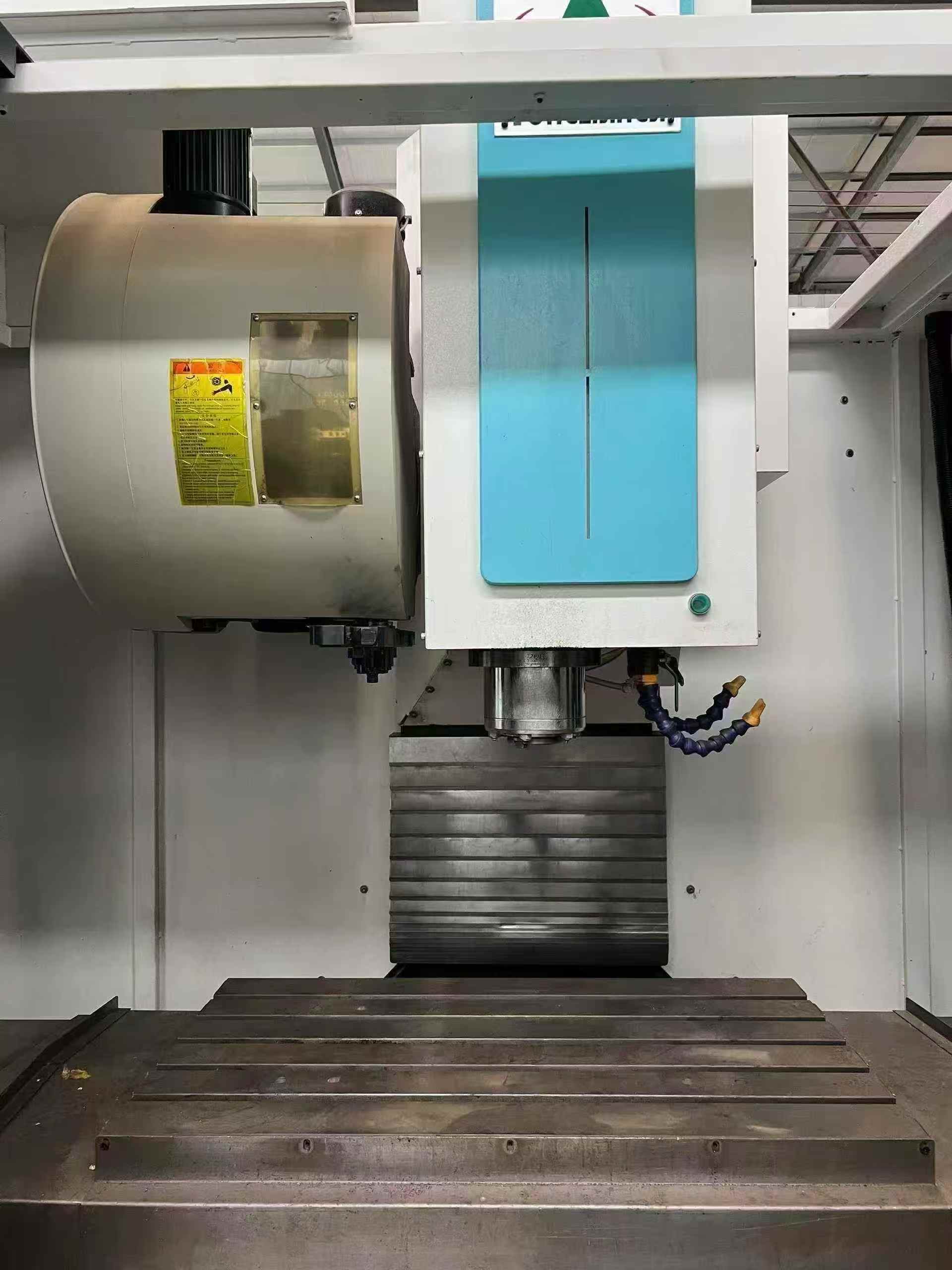 Used Yongli 850 Vertical Machining Center with Mitsubishi M 80 photo 3