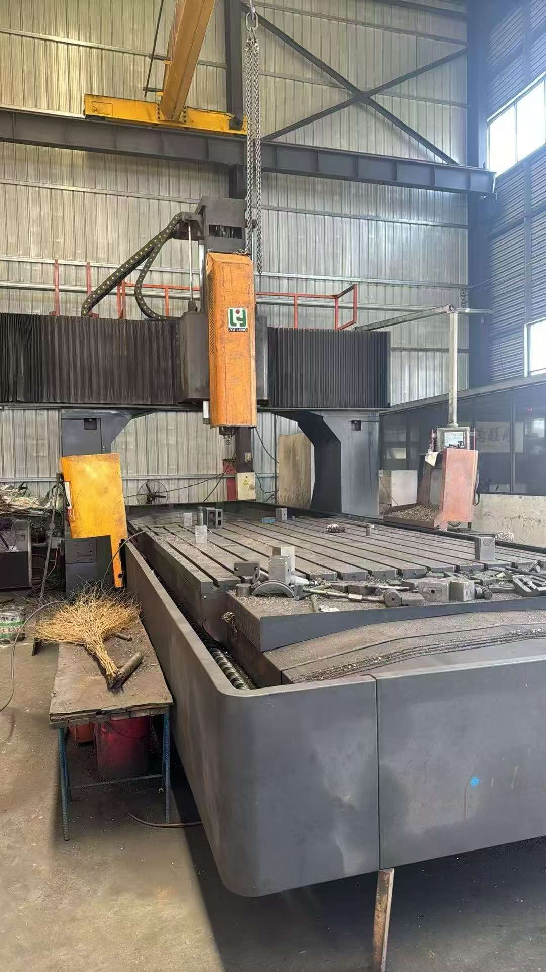 Used Yulong 4030 CNC Gantry Milling Machine with Fanuc MF/1 Control photo 2