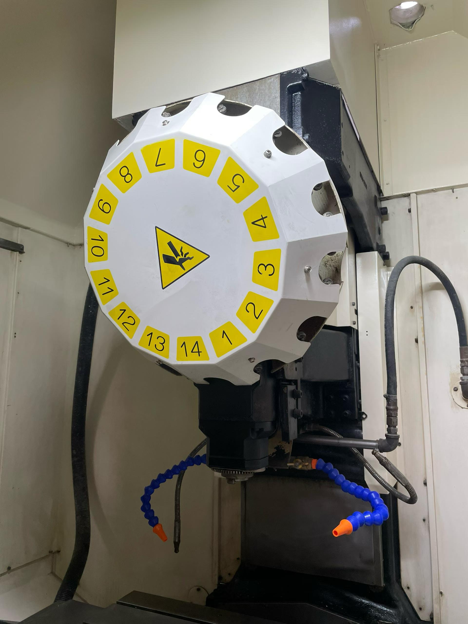 Fanuc Robodrill Vertical Machining Center, 700 x 400 x 330 mm Travel, 24000 RPM Spindle photo 3