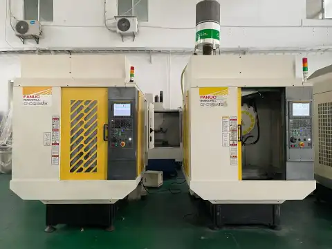 مركز الحفر واللولبة FANUC مستعمل مع Black Diamond Panel
