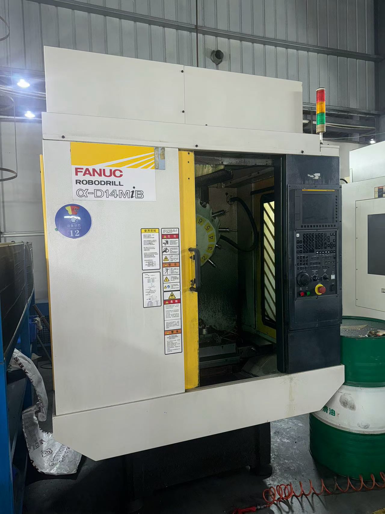 Used Fanuc D 14 MiB Vertical Machining Center photo 2
