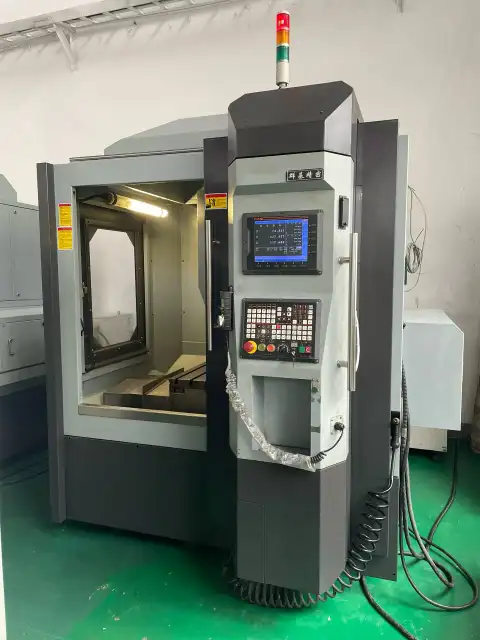 Máquina de grabado y fresado CNC LEAD CEM-650 S usada