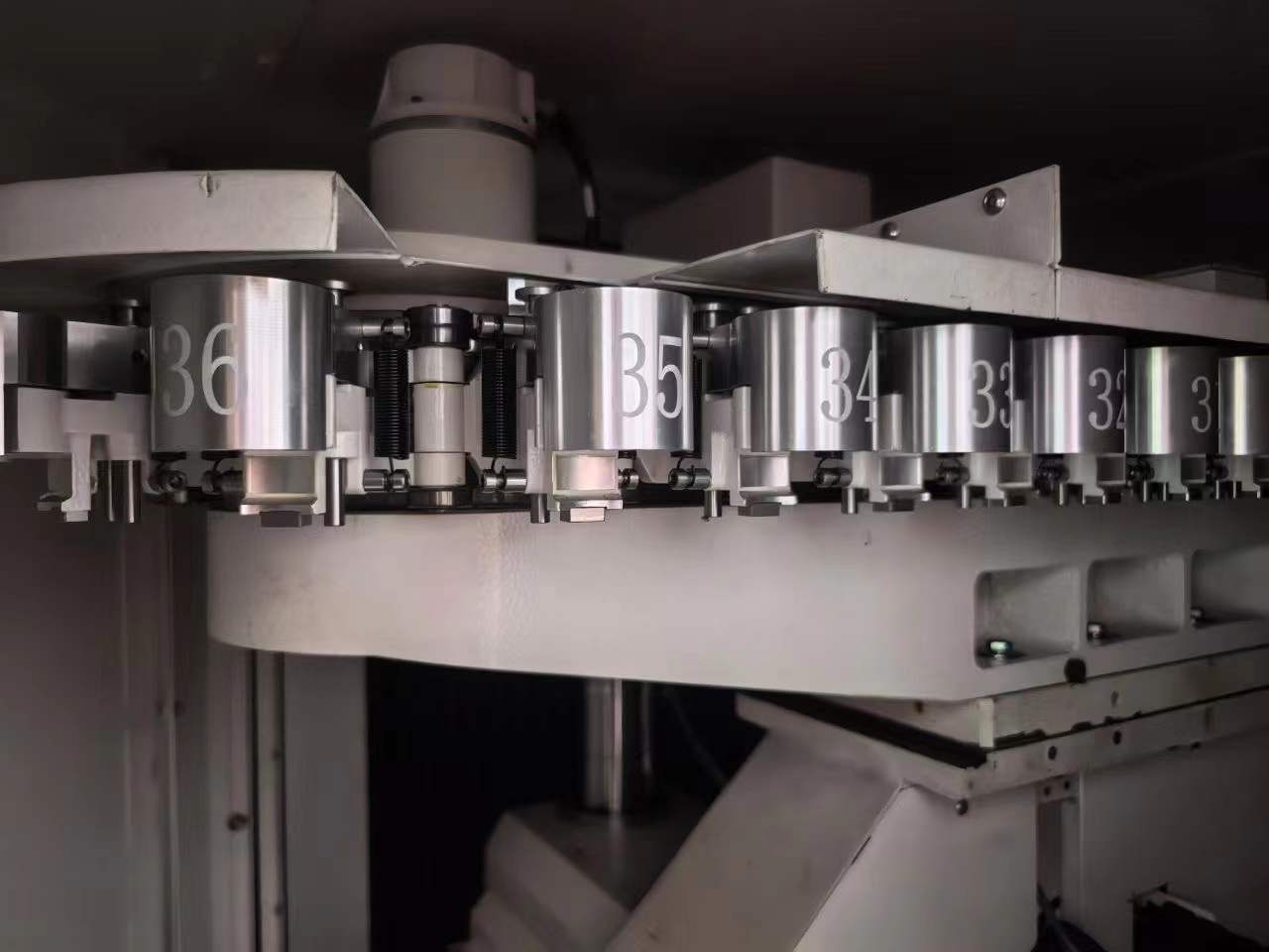 Used Beijing Jingdiao JDSR 800 5-Axis Swivel-Head Machining Center photo 4