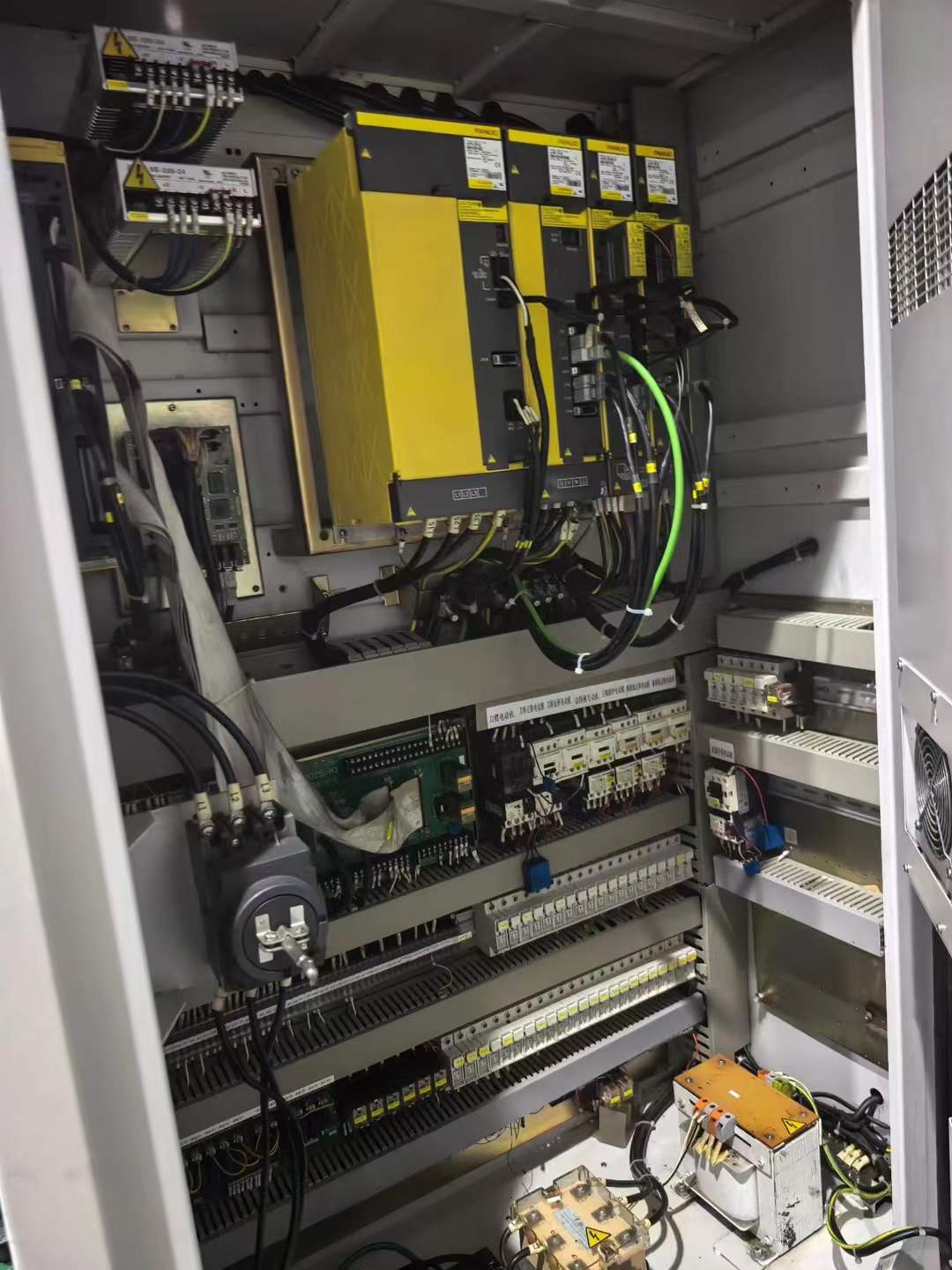 Used FEELER FVP-800 A Vertical Machining Center with FANUC 0i-MF Control photo 5