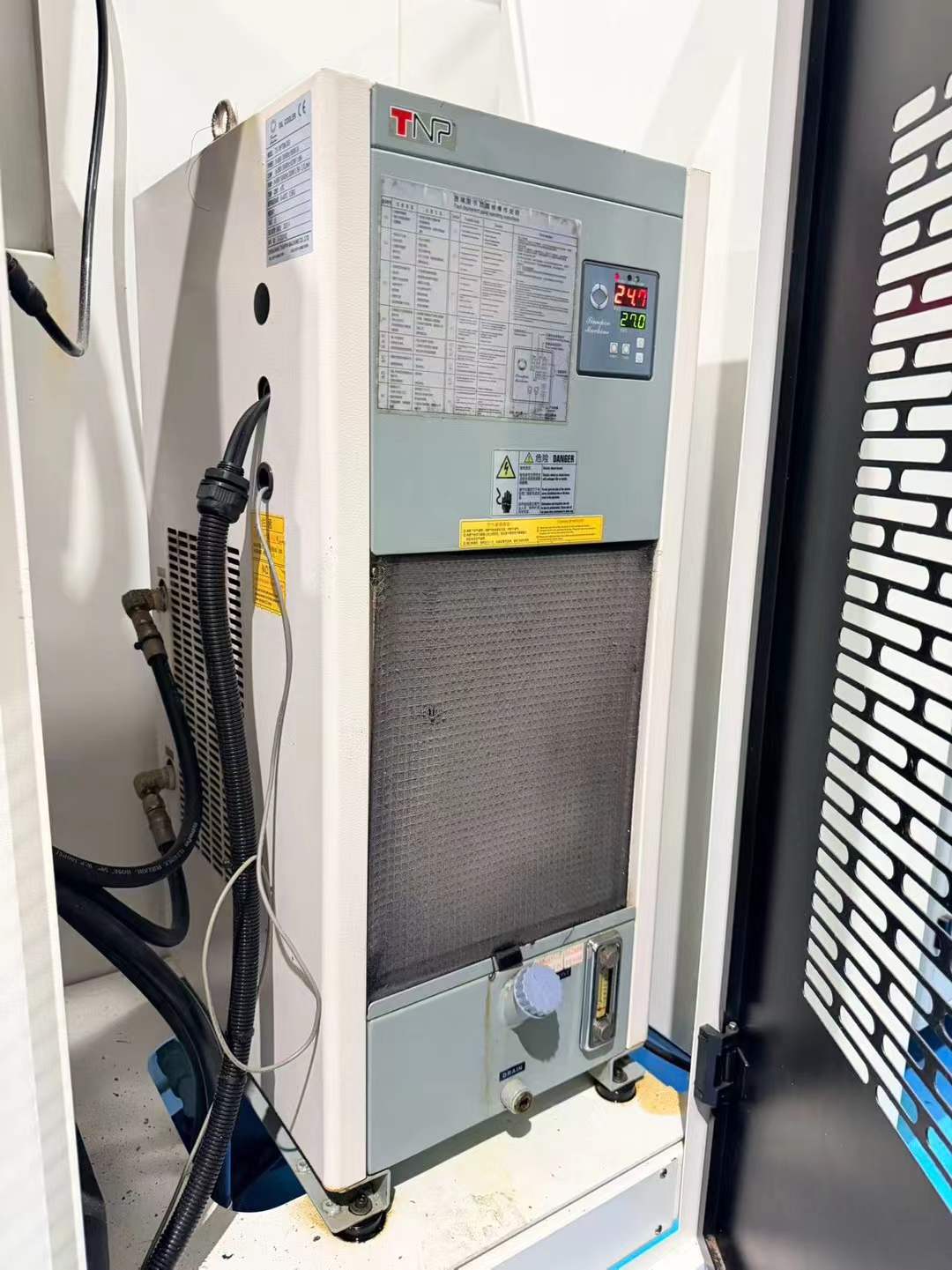 Used Gamma HV-800 L Vertical Machining Center with Siemens 828 D Control photo 7