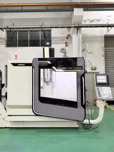Centro de mecanizado vertical DMG MORI DMC 1035 V usado con control Siemens