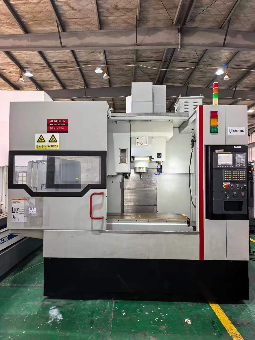 Used Leadwell 184 D Machining Center with Fanuc photo 2