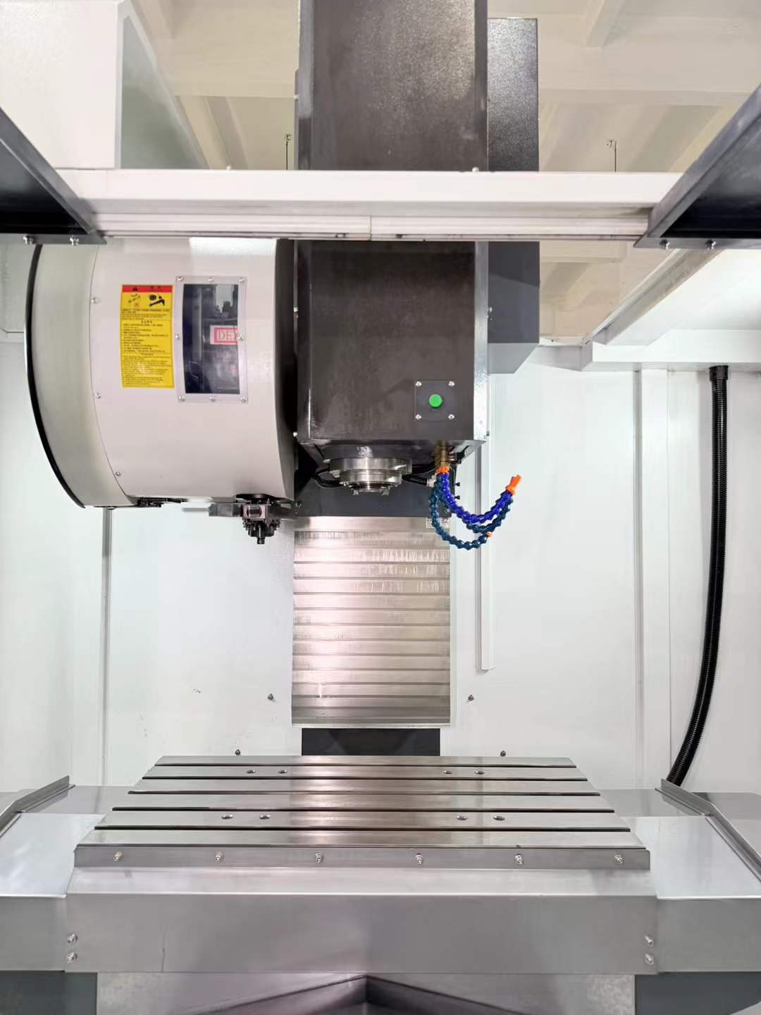 Used Qiaochi 850 Machining Center with Mitsubishi M 80 Control photo 2