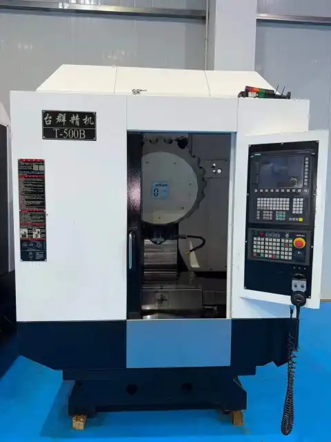 Used Taiqun T-500 B Drilling and Tapping Center with Siemens 828D