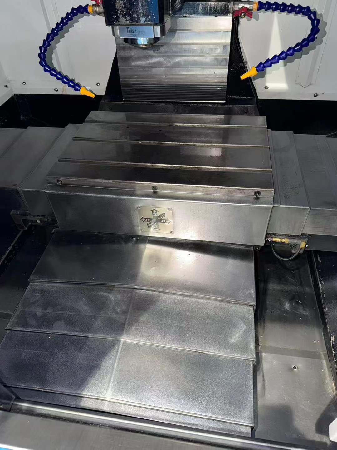 Used Taiqun T-500 B Drilling and Tapping Center with Siemens 828 D photo 2