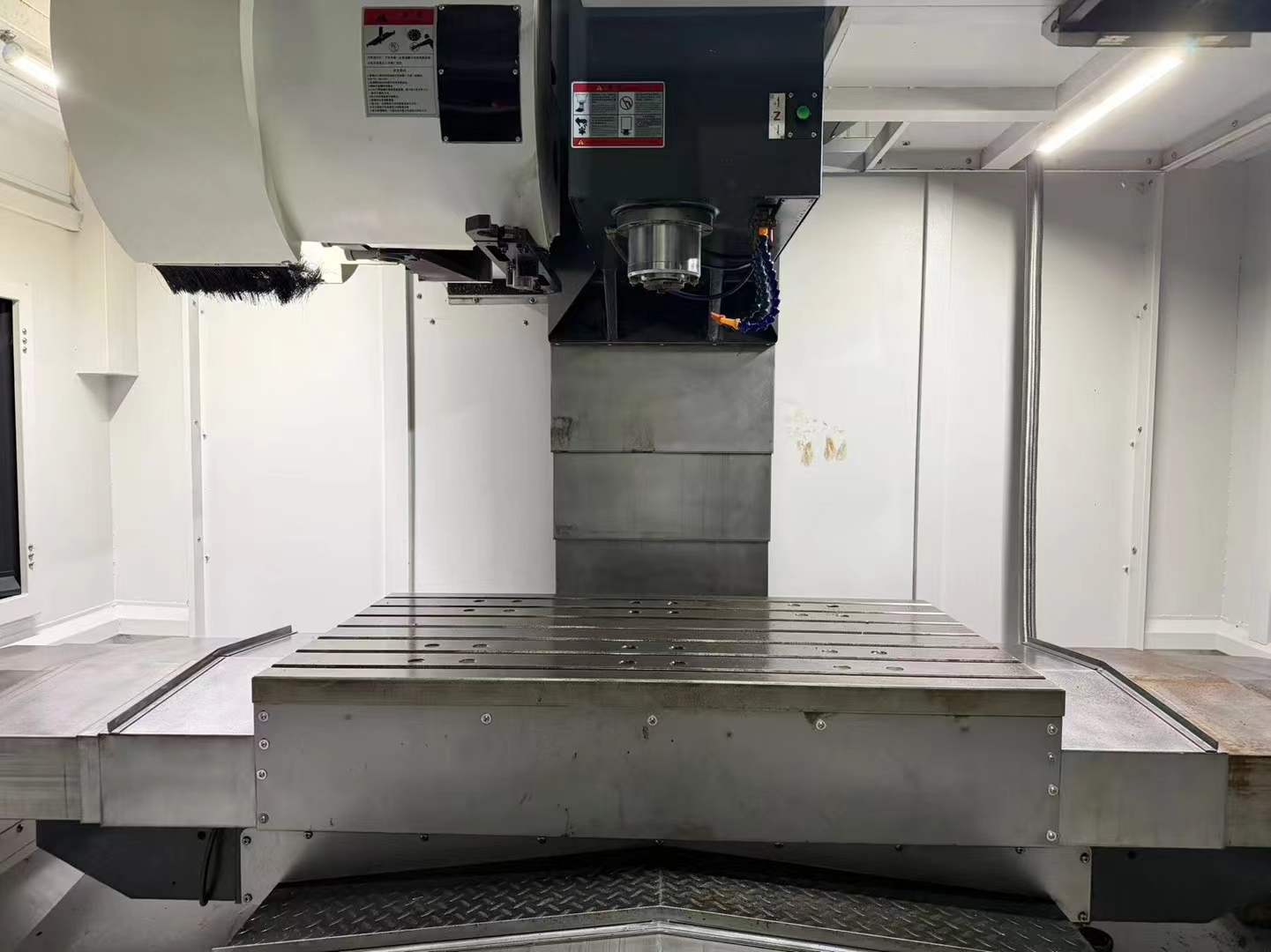 Used Yang Iron 1380 Machining Center with Mitsubishi M 80 photo 3