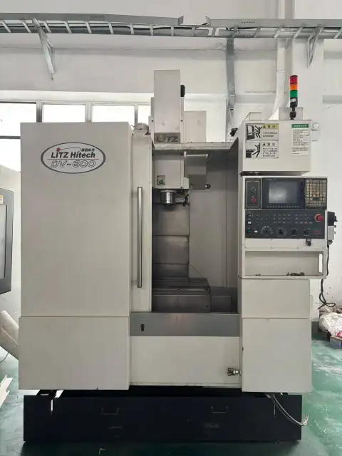 Centro de mecanizado LITZ DV 600 usado con Mitsubishi M 70