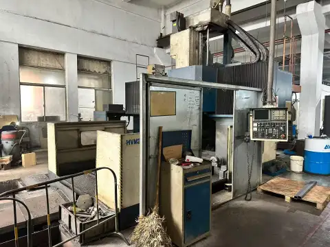 Usado 2005 AWEA HVM 3018 Centro de Mecanizado Pórtico con FANUC 18i-MB