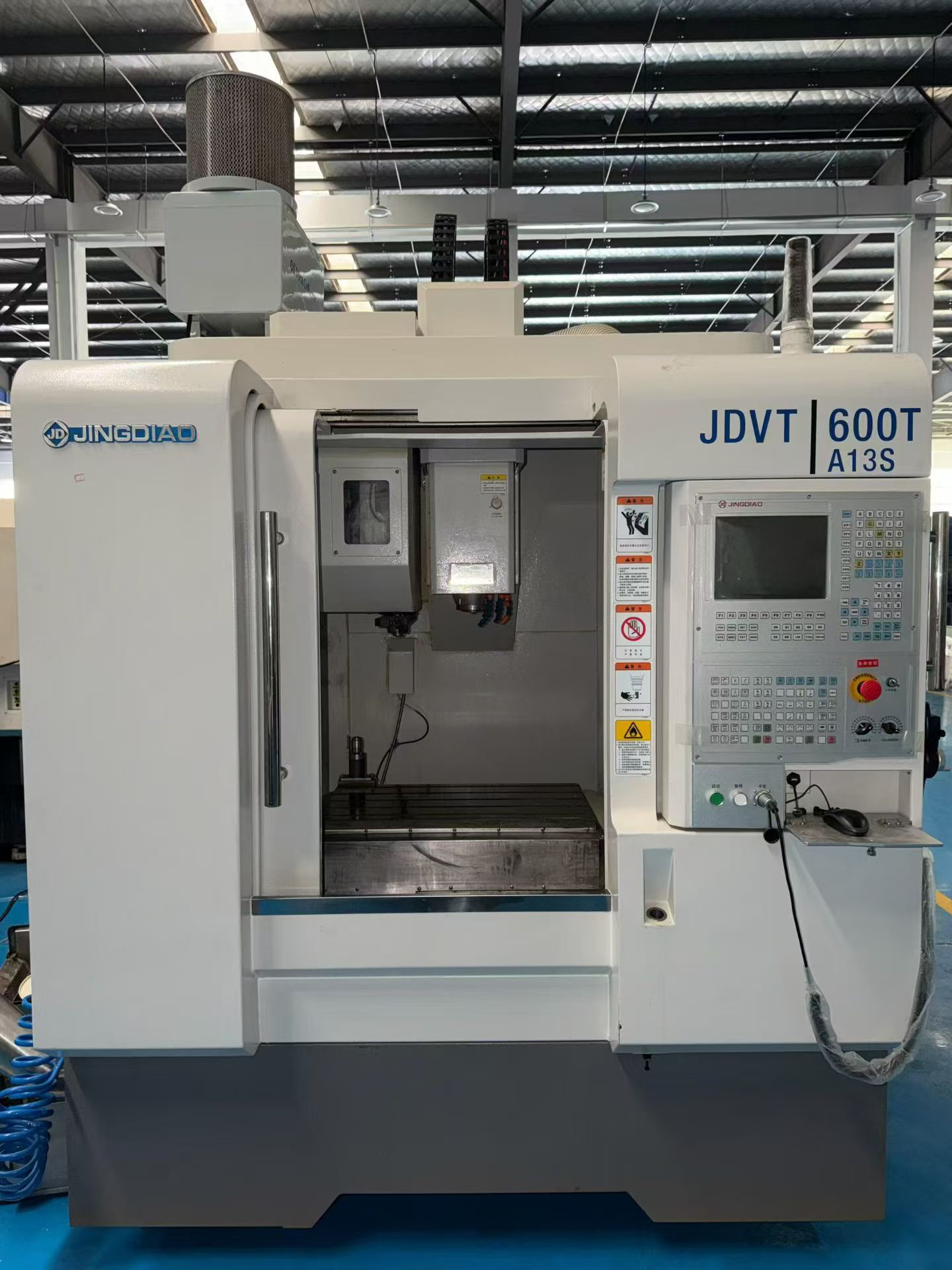 ศูนย์เครื่องจักรกลแนวตั้ง Beijing Jingdiao JDVT 600 TA 13 S มือสอง