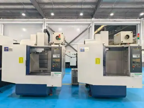 Pusat Pemesinan Vertikal Bekas Dongtai TMV-710 A dengan FANUC 0i-MF