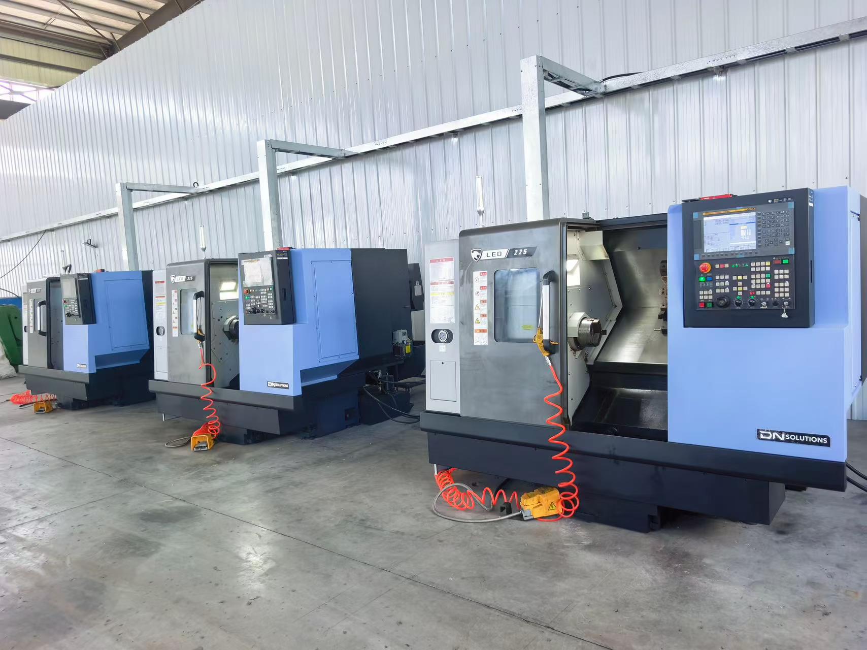 Used Doosan 225 CNC Lathe - Only 300 Hours photo 2