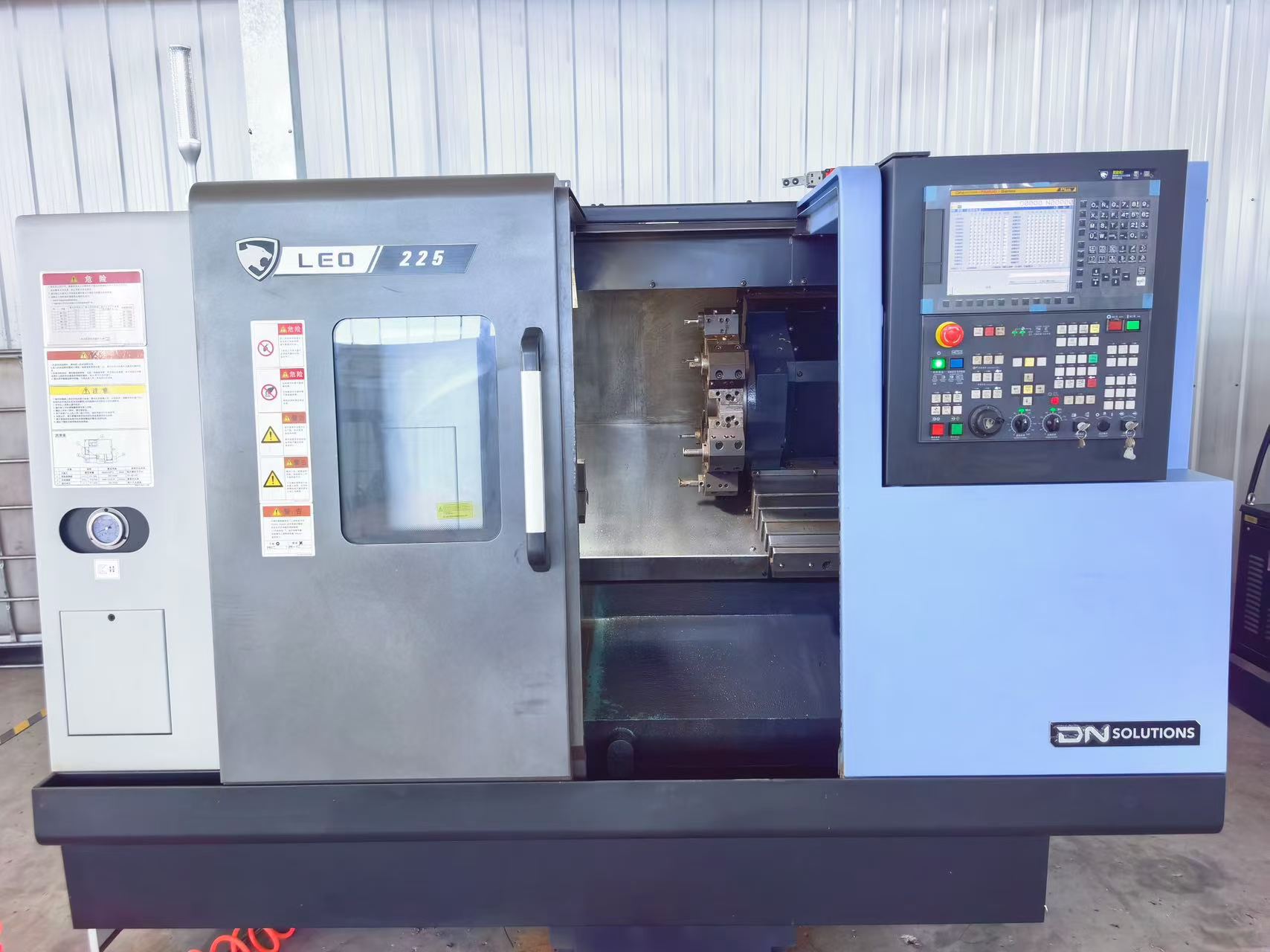 Used Doosan 225 CNC Lathe - Only 300 Hours photo 3