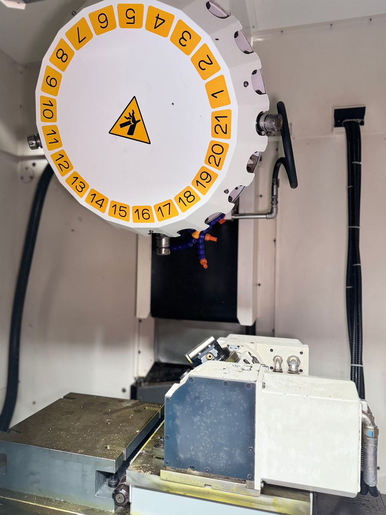 Used FANUC D 21 L 5-Axis Drilling and Tapping Center for Sale photo 3