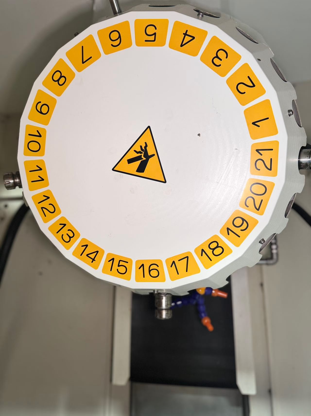 Used FANUC D 21 L 5-Axis Drilling and Tapping Center for Sale photo 4