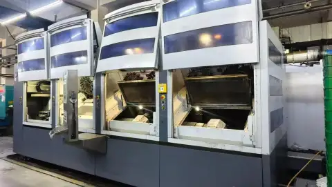 Pusat Pemesinan Mikron Multistep XT-200 Bekas