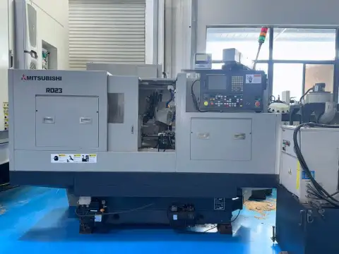 ماكينة تجليخ أسطواني CNC مستعملة ميتسوبيشي RD 23 مع FANUC 21 i