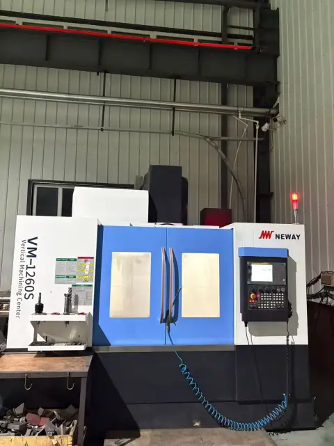 Centro de Mecanizado Vertical Neway VM 1260 S Usado
