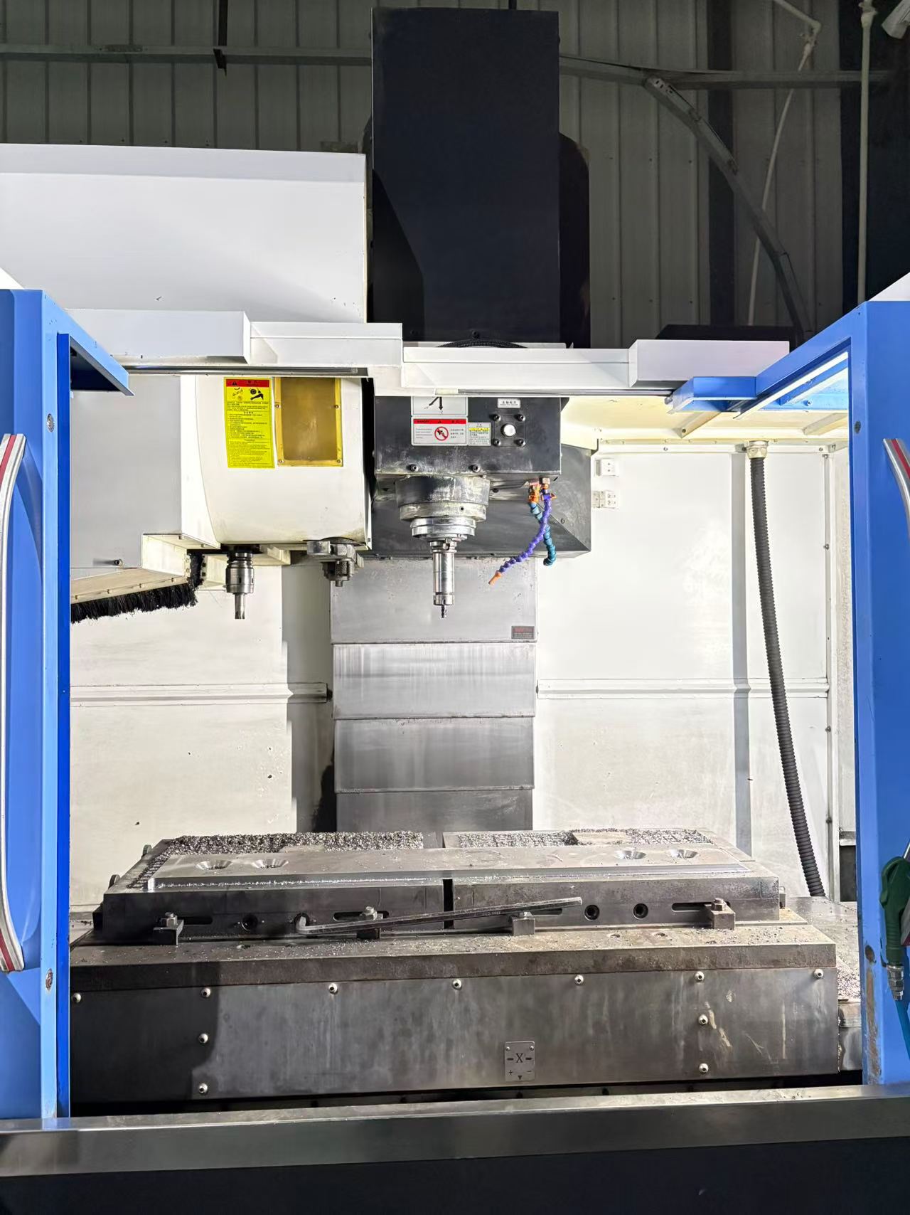 Used Neway VM 1260 S Vertical Machining Center photo 3