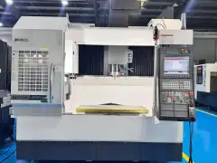 Used Okuma GENOS M 560-V-e Vertical Machining Center photo 2