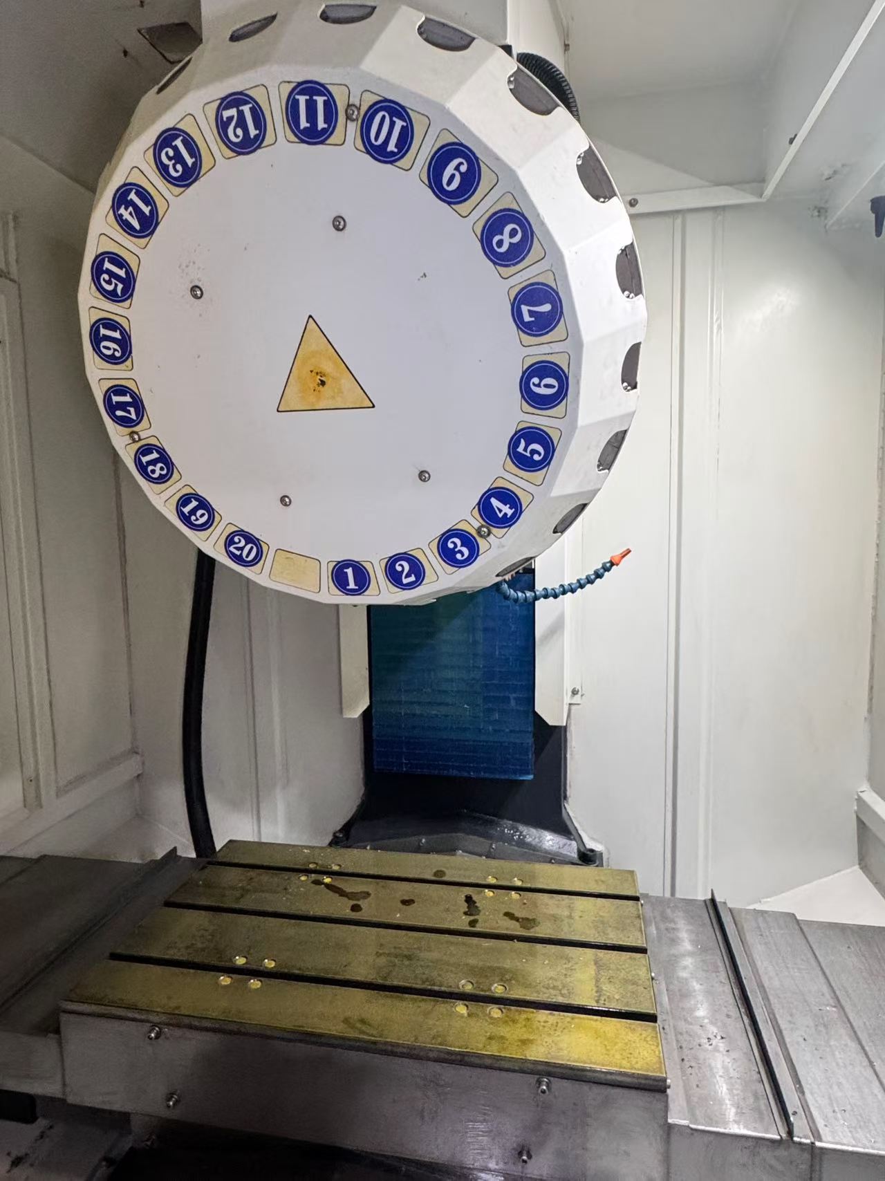 Used Wei Ai Te TP-600 Drilling and Tapping Center photo 4