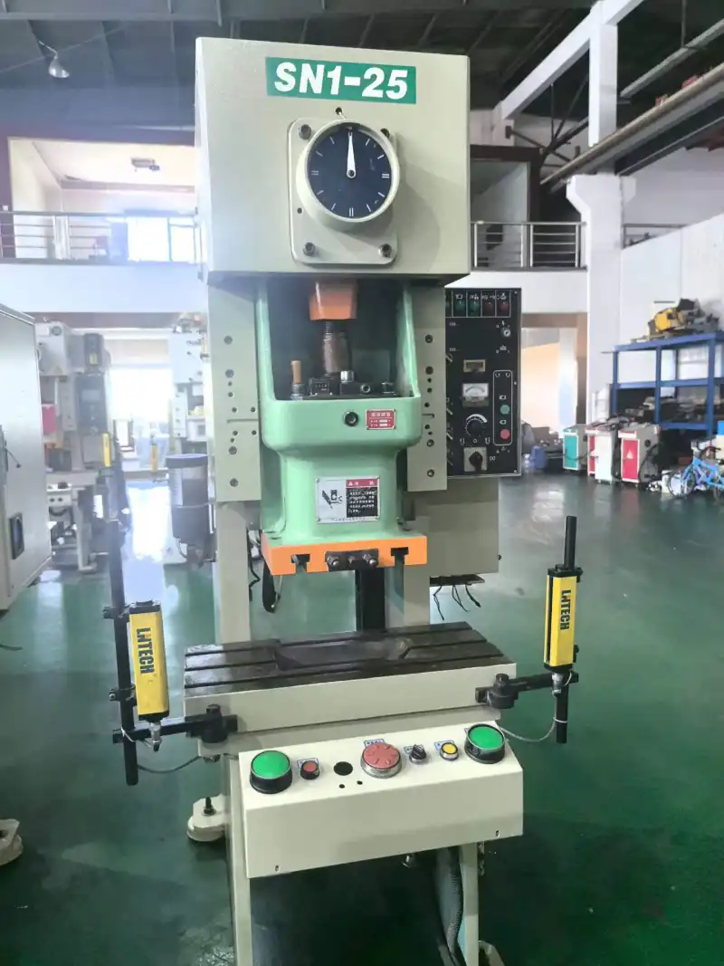 Used Xieyi SN 1-25 Punch Press photo 1