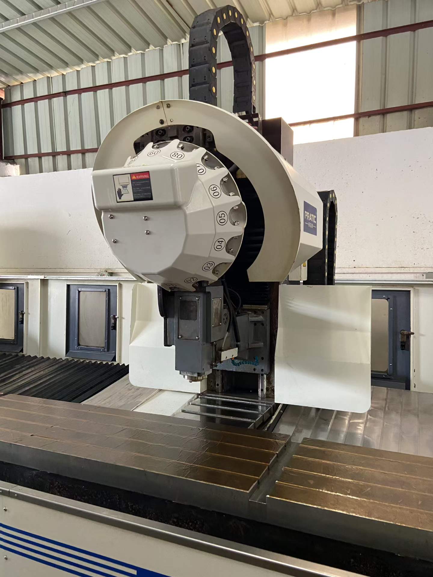Used Puladi 4500 Profile Machining Center with BT30 Spindle and FANUC MF Plus photo 2