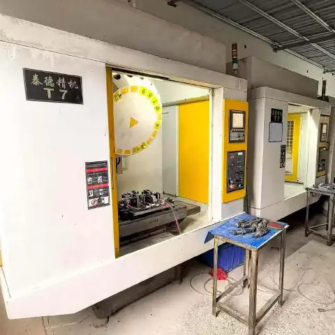 Pusat Pengeboran dan Pengetapan Bekas Taide T-700 2 Unit dengan FANUC