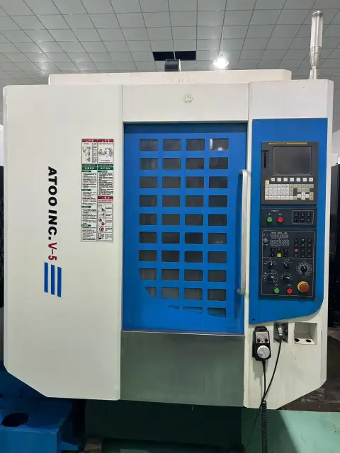 Centro de taladrado y roscado T 5 usado con control FANUC y husillo de 20,000 rpm