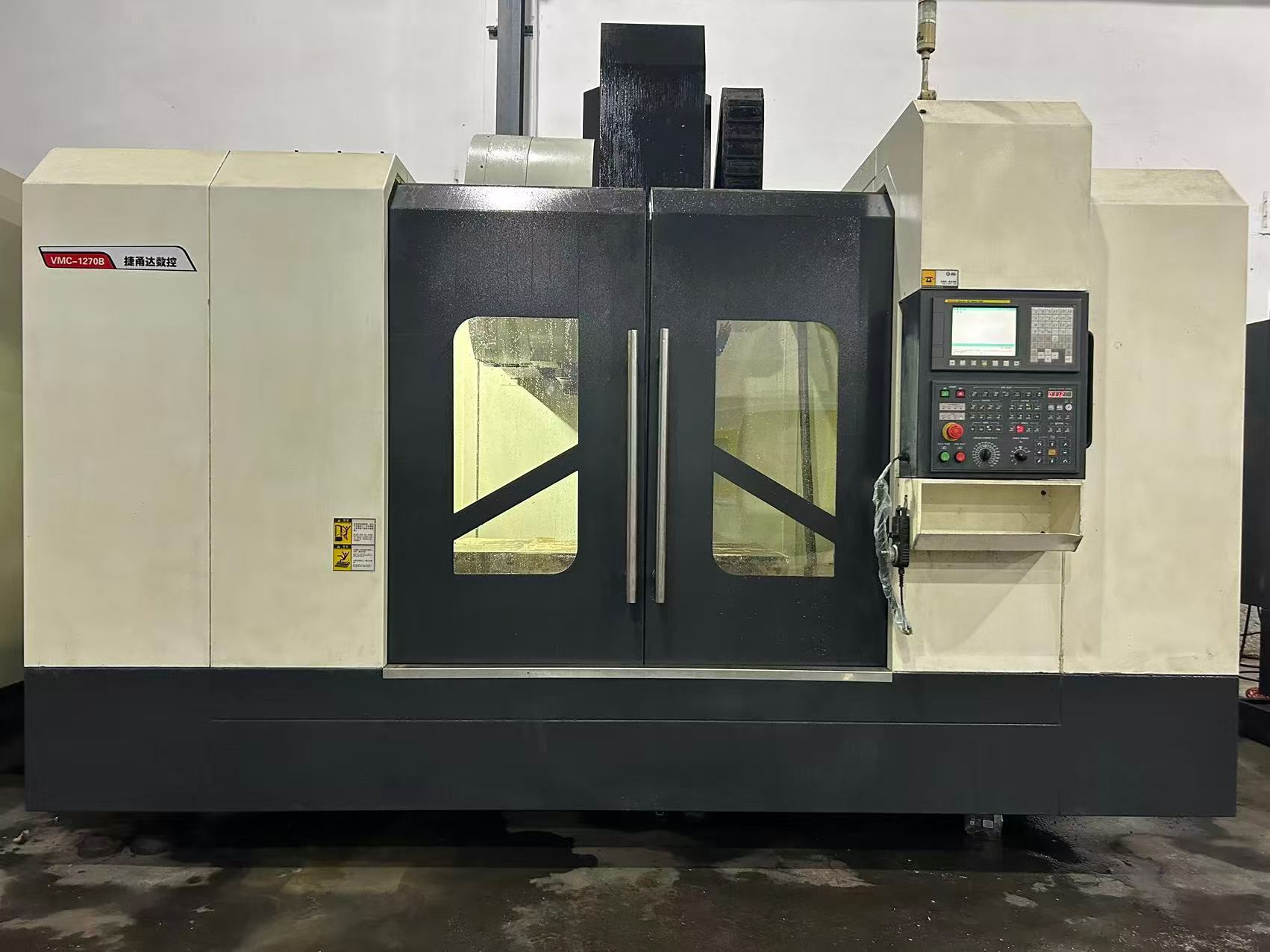 ศูนย์จักรกล Jieyongda 1270 มือสอง พร้อม FANUC 0i-MD