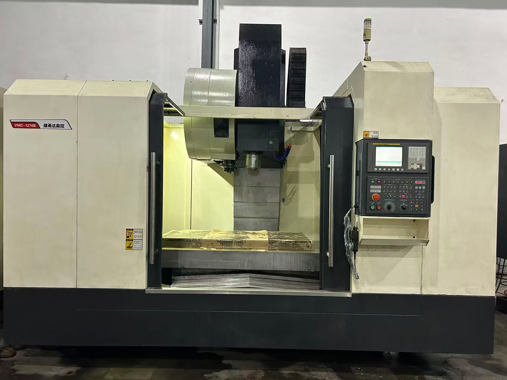 Used Jieyongda 1270 Machining Center with FANUC 0i-MD photo 2