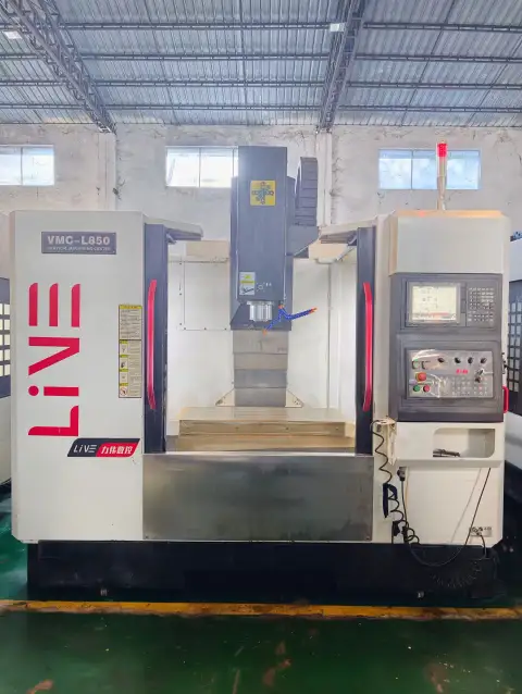 Centro de mecanizado vertical Liwei 850 usado de 2024 con control Mitsubishi M 80 A