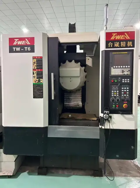 Centro de taladrado y roscado Taiwei T 6 con control FANUC MD
