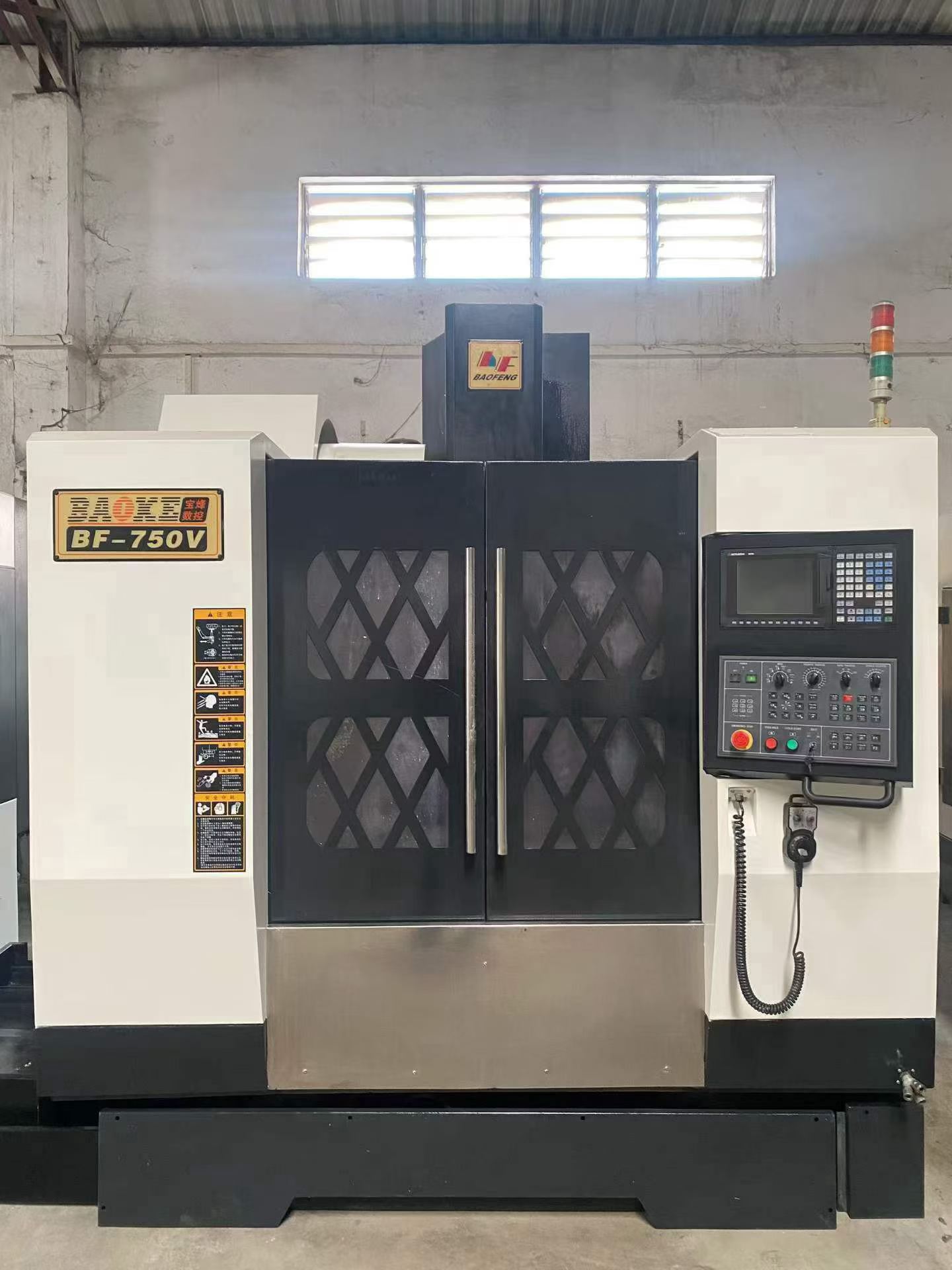 Used Baofeng 750 V Vertical Machining Center with Mitsubishi M 70 photo 2