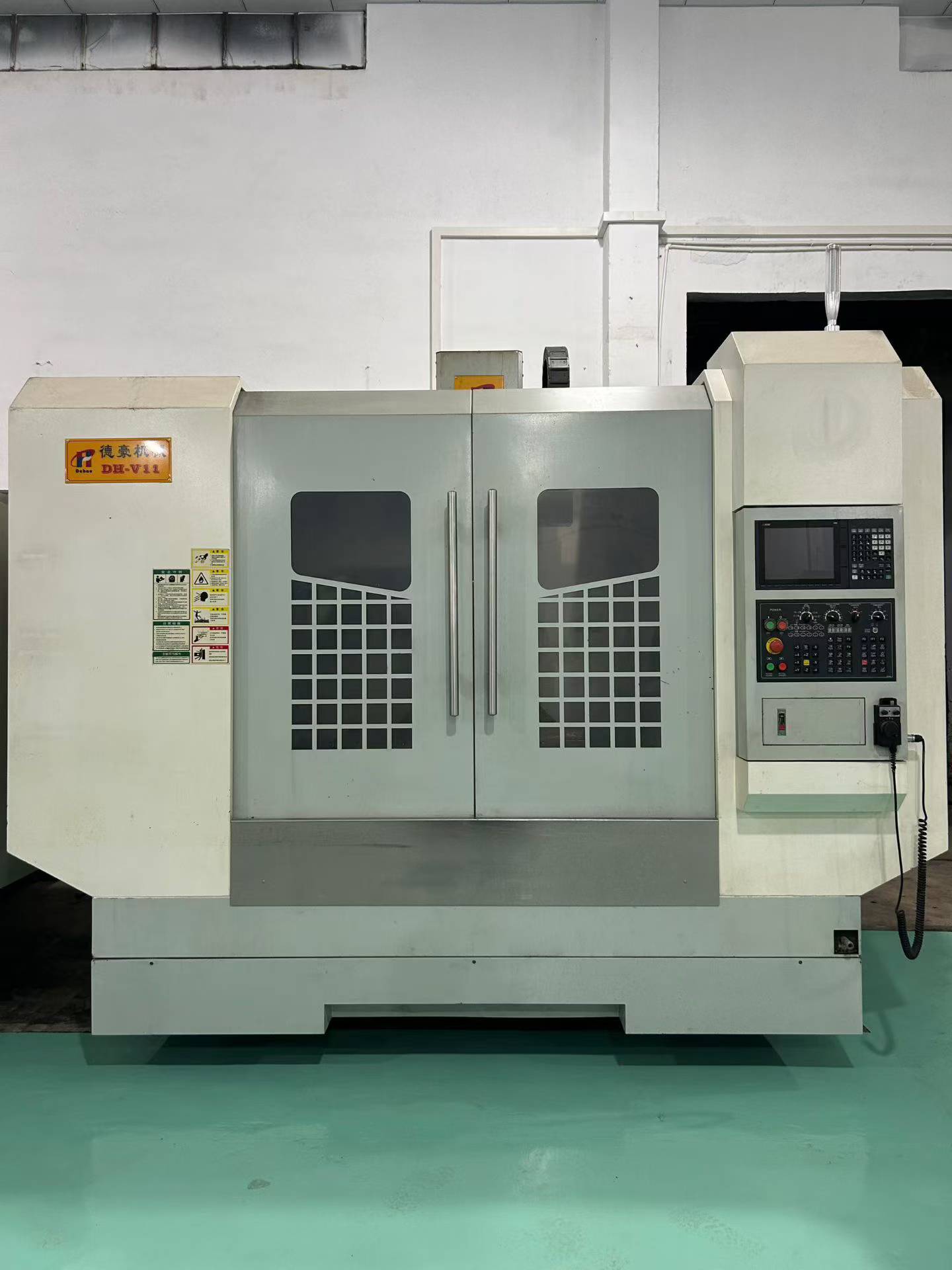 Centro de mecanizado de servicio pesado Dehao V 11 usado con control Mitsubishi M 80
