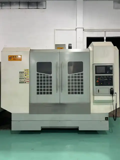 Centro de mecanizado de servicio pesado Dehao V 11 usado con control Mitsubishi M 80