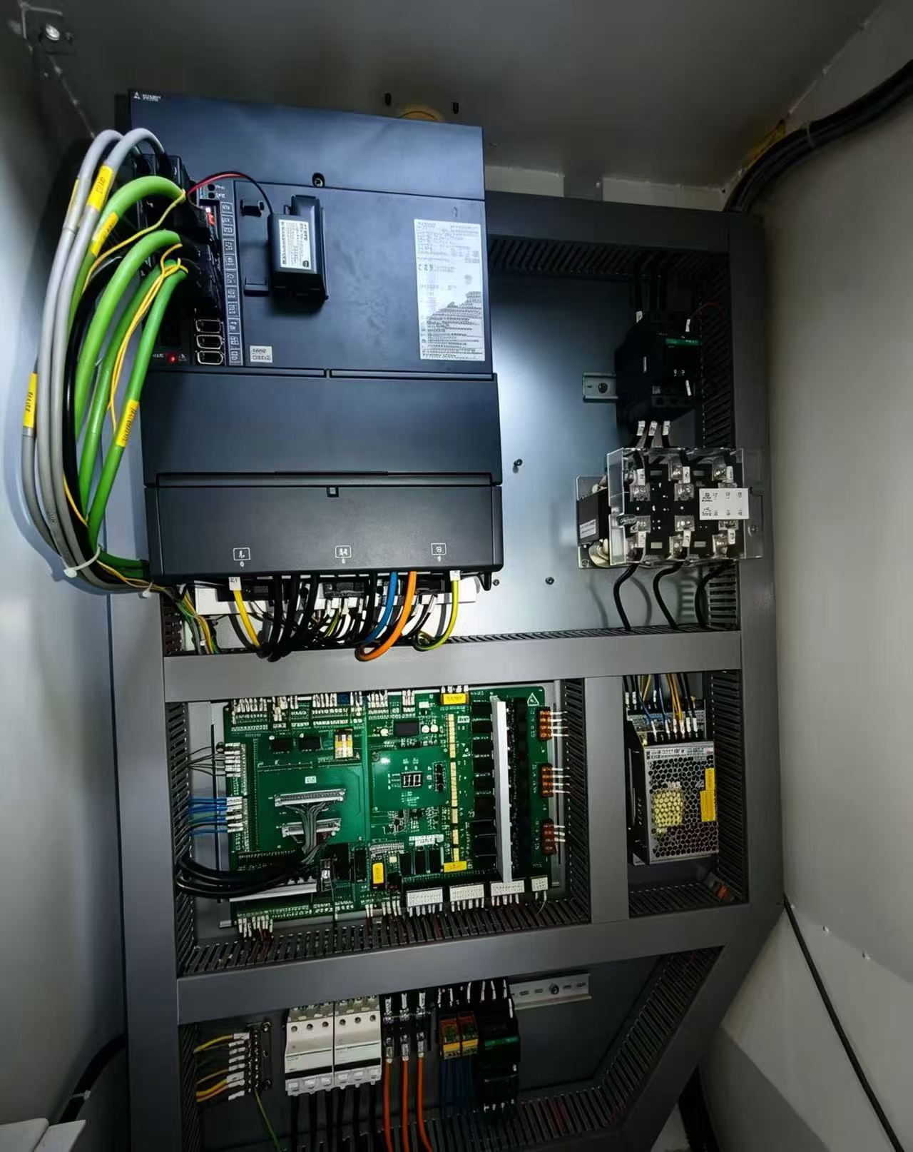 Used Heavy-Duty Machining Center with Mitsubishi M 80 Control, 12000 RPM, 24-Tool ATC photo 3